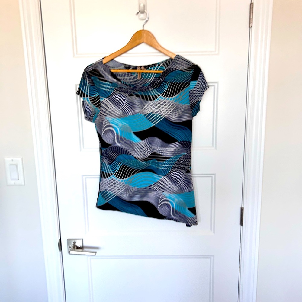 ✨2 for $20✨ Susan Lawrence Top in Blue and Black Pattern